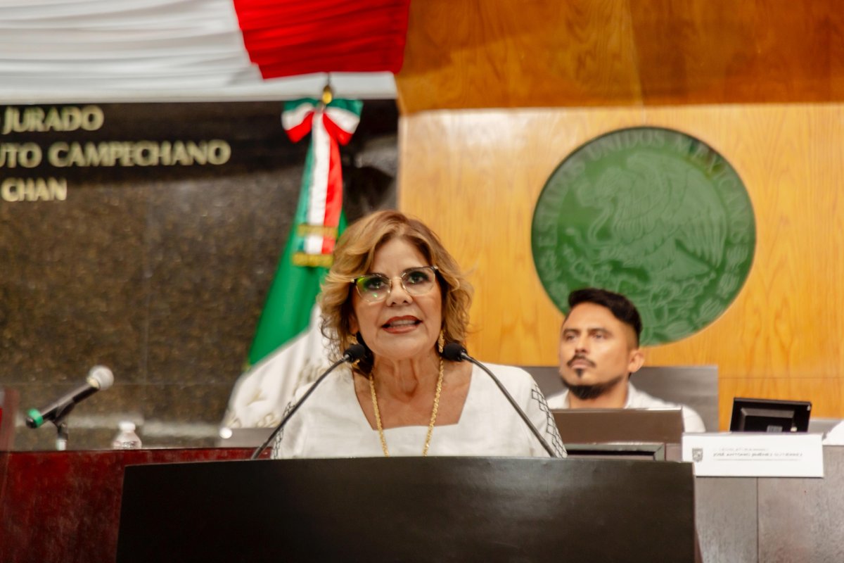 LA SECRETARIA DE GOBIERNO, LIZ HERNÁNDEZ, ENTREGÓ AL CONGRESO DEL ESTADO EL DOCUMENTO DEL IV INFORME DE LA GOBERNADORA LAYDA SANSORES SAN ROMÁN