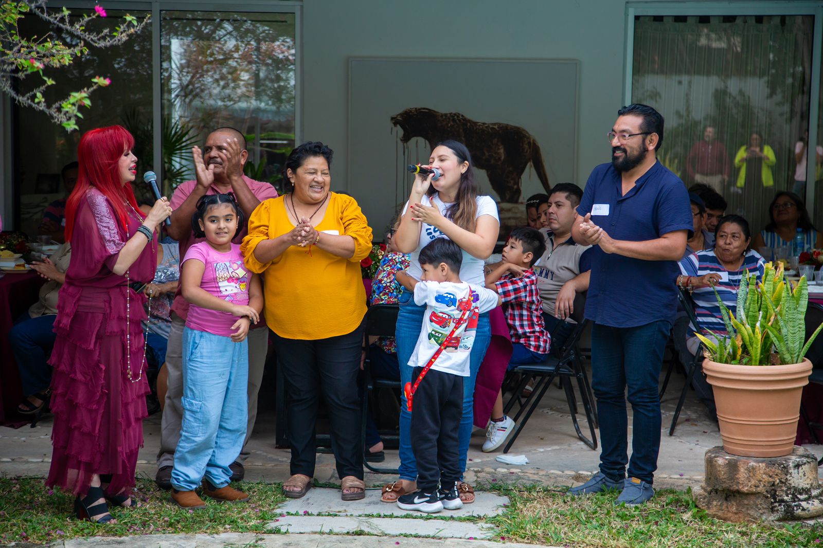 TRADICIONAL CONVIVENCIA DE AÑO NUEVO DE LA GOBERNADORA LAYDA SANSORES SAN ROMÁN CON SUS VECINOS