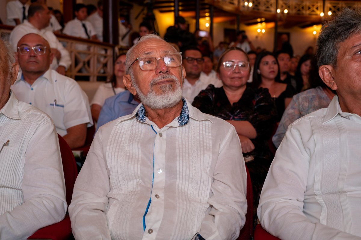 LA GOBERNADORA, LAYDA SANSORES SAN ROMÁN, ENTREGÓ LA MEDALLA “JUSTO SIERRA MÉNDEZ, MAESTRO DE AMÉRICA”, Y EL PREMIO CAMPECHE 2025