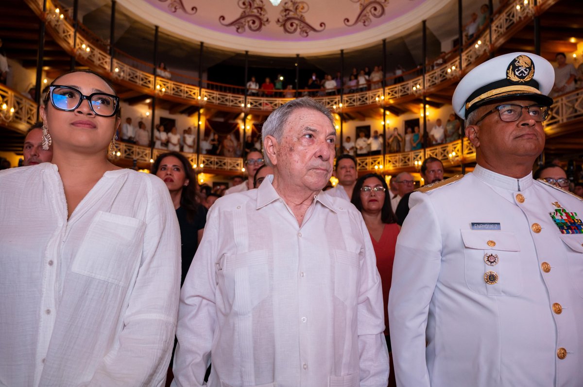 LA GOBERNADORA, LAYDA SANSORES SAN ROMÁN, ENTREGÓ LA MEDALLA “JUSTO SIERRA MÉNDEZ, MAESTRO DE AMÉRICA”, Y EL PREMIO CAMPECHE 2025