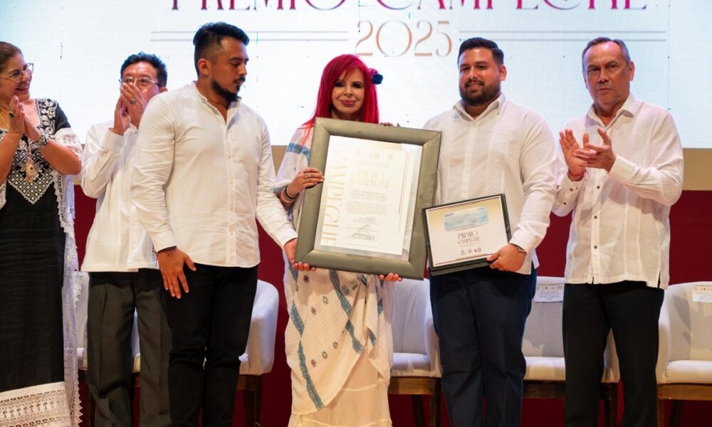 LA GOBERNADORA, LAYDA SANSORES SAN ROMÁN, ENTREGÓ LA MEDALLA “JUSTO SIERRA MÉNDEZ, MAESTRO DE AMÉRICA”, Y EL PREMIO CAMPECHE 2025