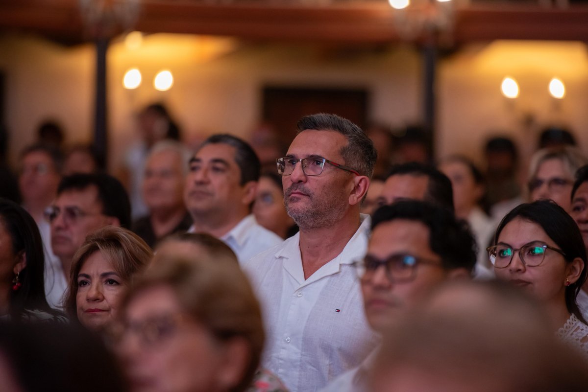 LA GOBERNADORA, LAYDA SANSORES SAN ROMÁN, ENTREGÓ LA MEDALLA “JUSTO SIERRA MÉNDEZ, MAESTRO DE AMÉRICA”, Y EL PREMIO CAMPECHE 2025