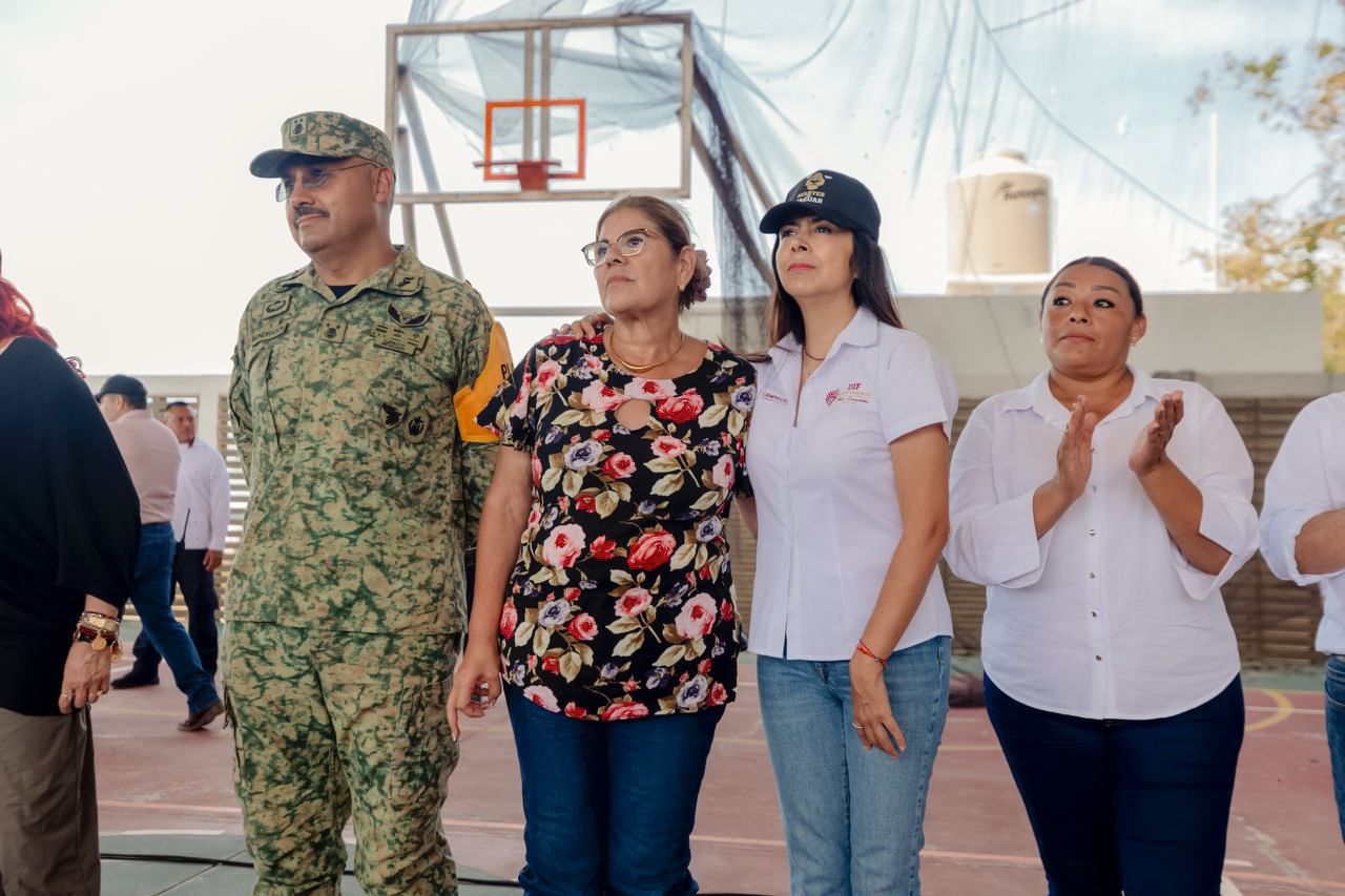 LA GOBERNADORA, LAYDA SANSORES SAN ROMÁN, ATENDIÓ IN SITU A PESCADORES DE ISLA ARENA, LA COMUNIDAD CAMPECHANA MÁS AZOTADA POR EL HURACÁN “MILTON”