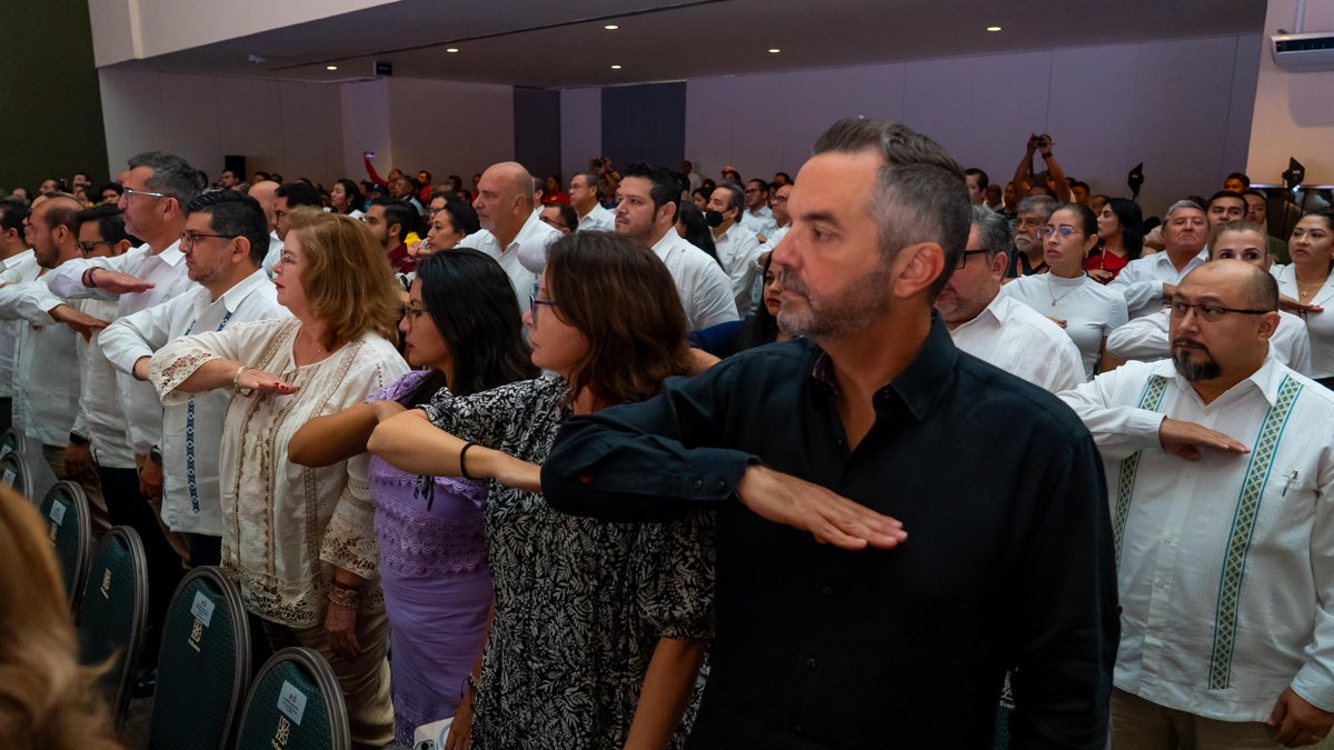LA GOBERNADORA, LAYDA SANSORES SAN ROMÁN, ACUDIÓ A LA SESIÓN SOLEMNE DEL PRIMER INFORME DE ACTIVIDADES DE LA 65 LEGISLATURA DEL CONGRESO ESTATAL