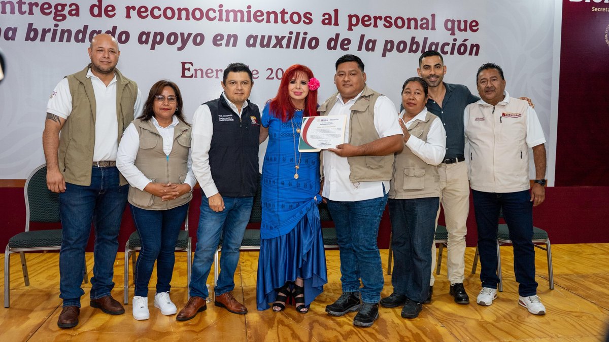 EN EMOTIVO EVENTO LA GOBERNADORA, LAYDA SANSORES SAN ROMÁN, ENTREGÓ RECONOCIMIENTOS A SERVIDORES DE LA NACIÓN POR SU LABOR HUMANITARIA