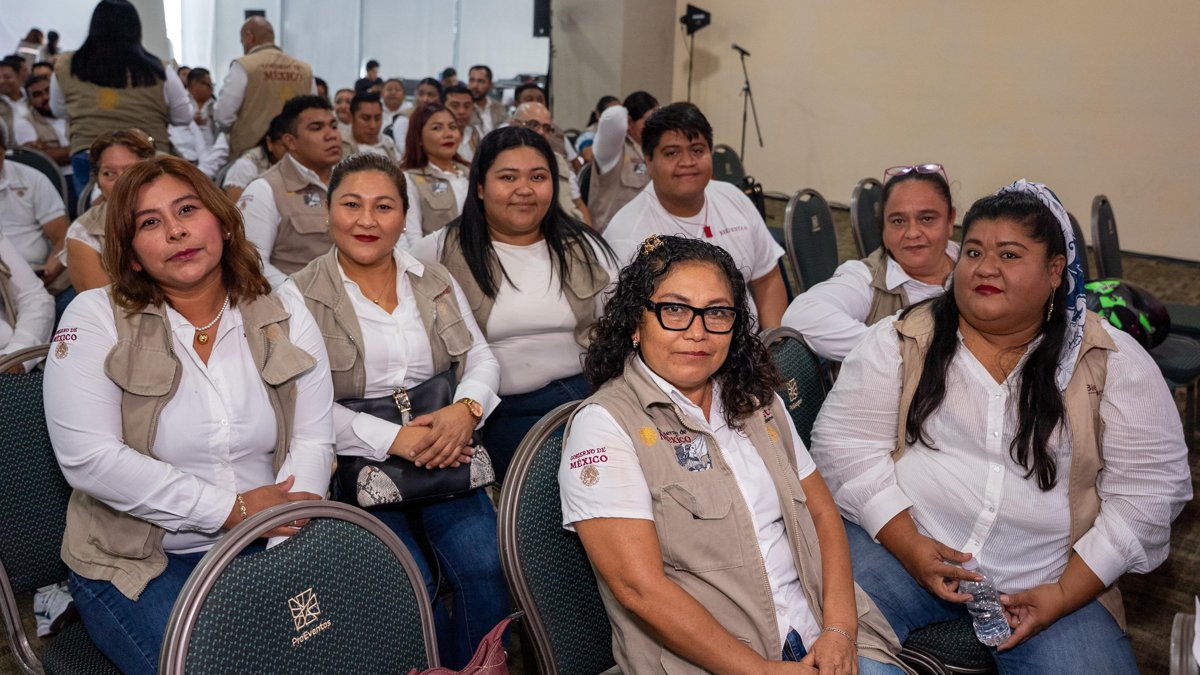 EN EMOTIVO EVENTO LA GOBERNADORA, LAYDA SANSORES SAN ROMÁN, ENTREGÓ RECONOCIMIENTOS A SERVIDORES DE LA NACIÓN POR SU LABOR HUMANITARIA