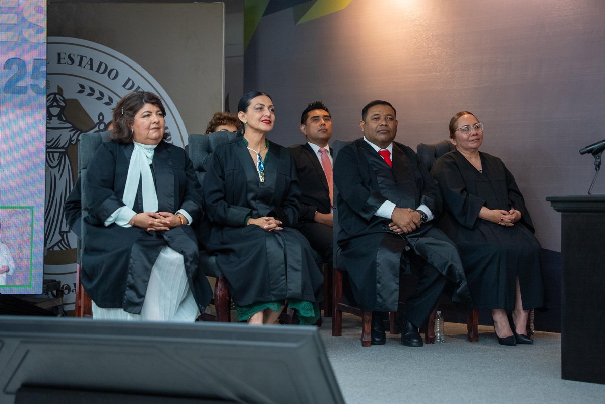 RECIBIÓ LA GOBERNADORA LAYDA SANSORES SAN ROMÁN EL INFORME ANUAL DE LABORES DEL PRESIDENTE DEL PODER JUDICIAL DEL ESTADO