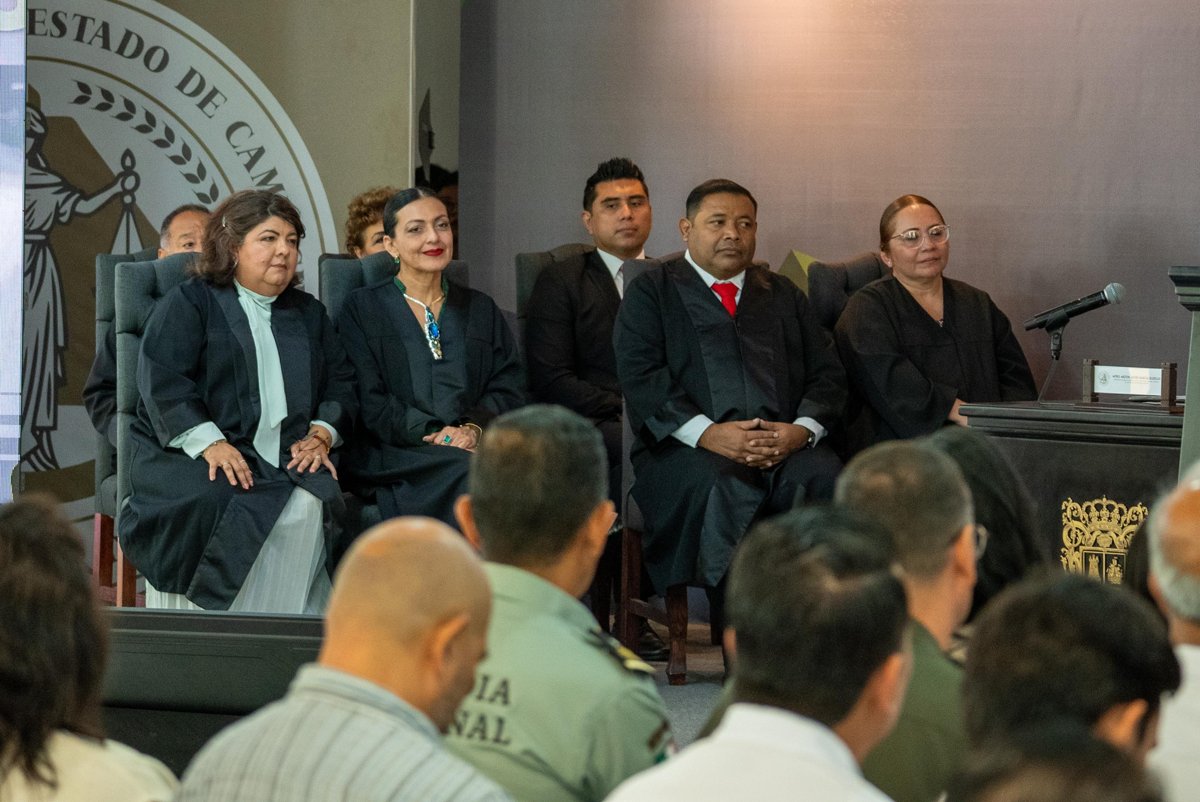 RECIBIÓ LA GOBERNADORA LAYDA SANSORES SAN ROMÁN EL INFORME ANUAL DE LABORES DEL PRESIDENTE DEL PODER JUDICIAL DEL ESTADO
