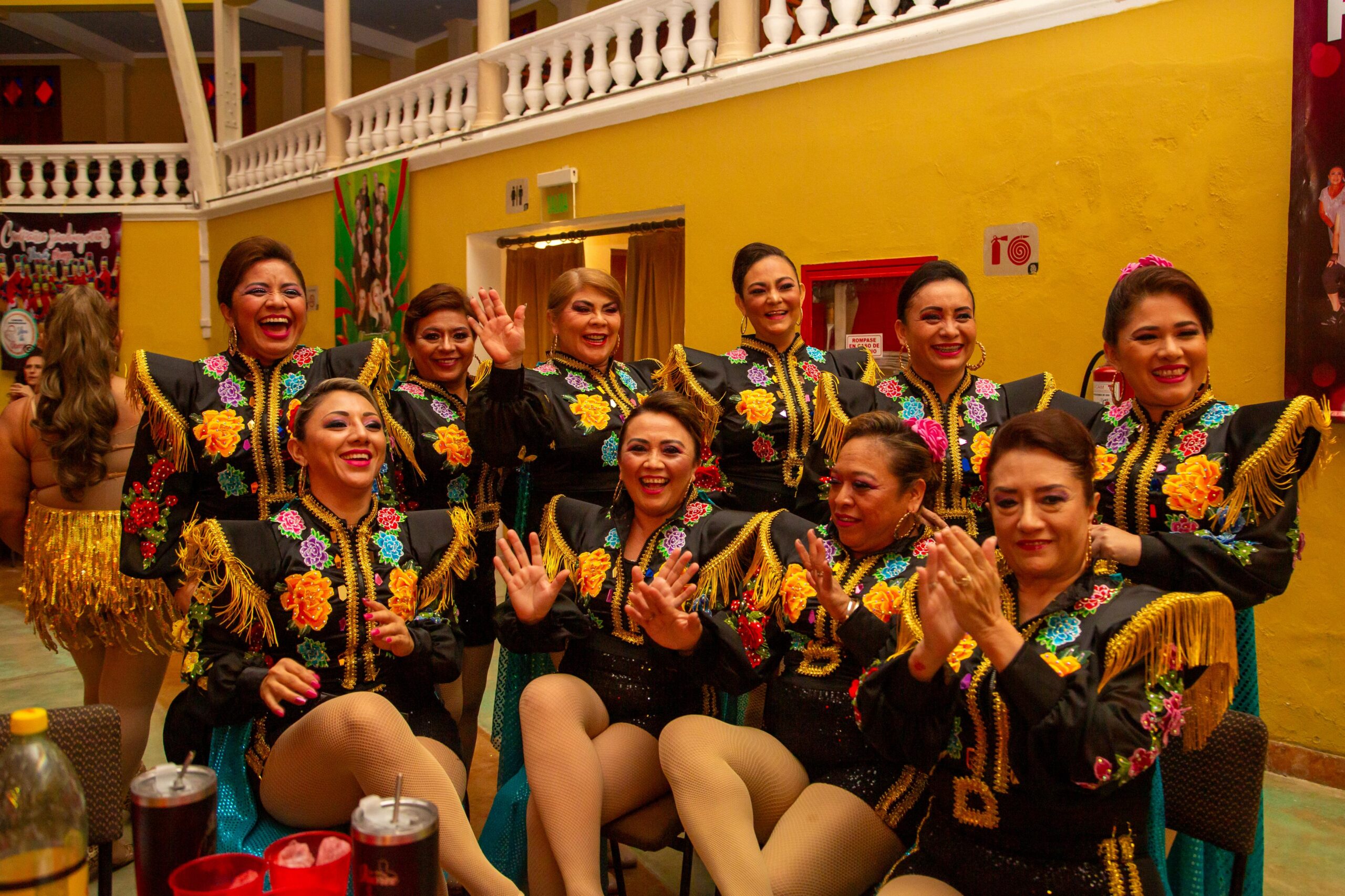 NOCHE DE ALEGRÍA Y SANA CONVIVENCIA FEMENIL EN EL “BAILE DE SEÑORAS” CON LA ASITENCIA DE LA GOBERNADRA LAYDA SANSORES SAN ROMÁN