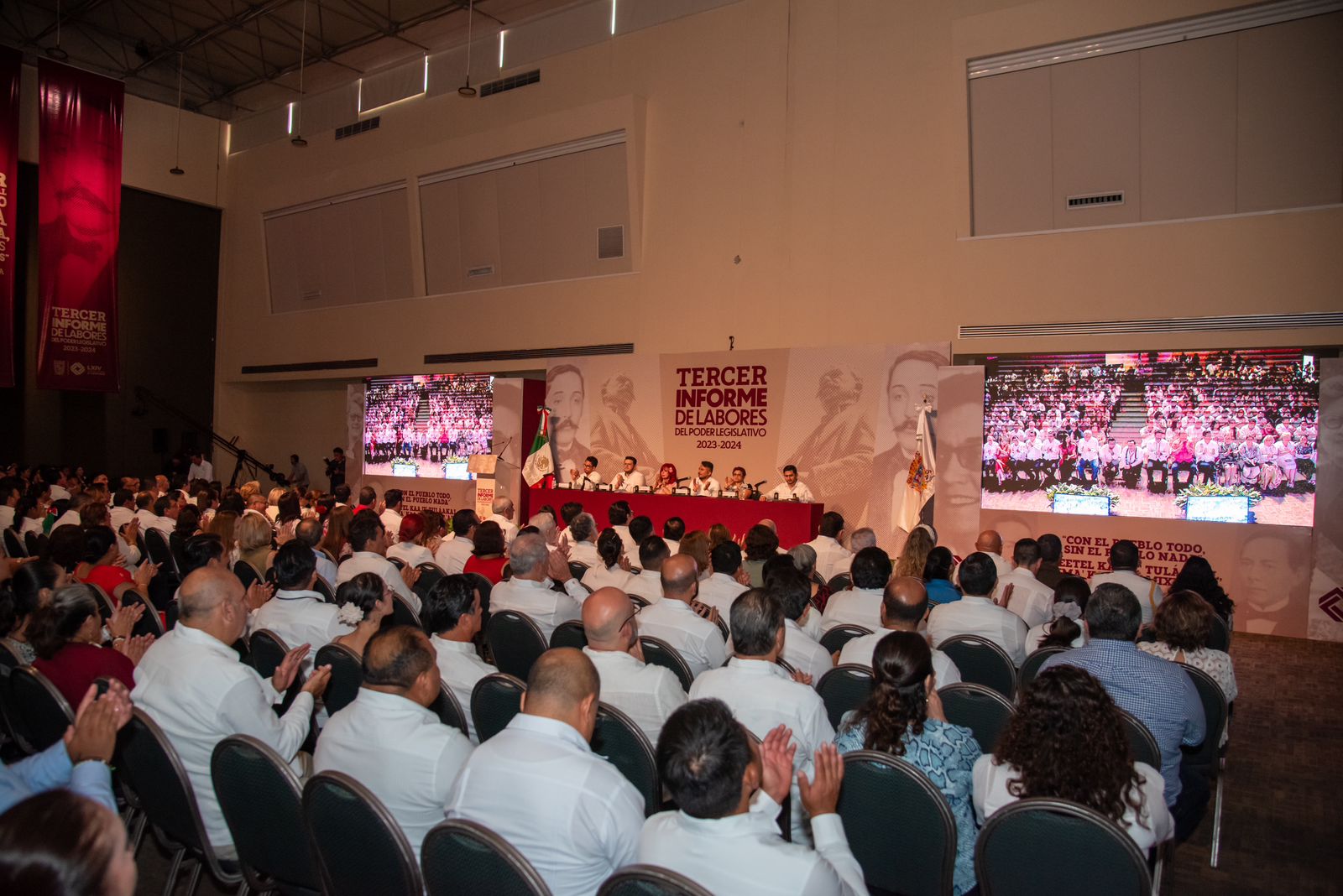 LA GOBERNADORA, LAYDA SANSORES SAN ROMÁN, RECIBIÓ EL INFORME DEL TERCER AÑO DE LABORES DEL PODER LEGISLATIVO