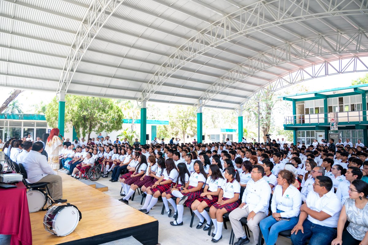 INVERSIÓN DE $4.7 MILLONES PARA EL CONALEP-CAMPECHE; LA GOBERNADORA LAYDA SANSORES SAN ROMÁN INAUGURÓ EL DOMO Y ENTREGÓ EQUIPOS DE CÓMPUTO