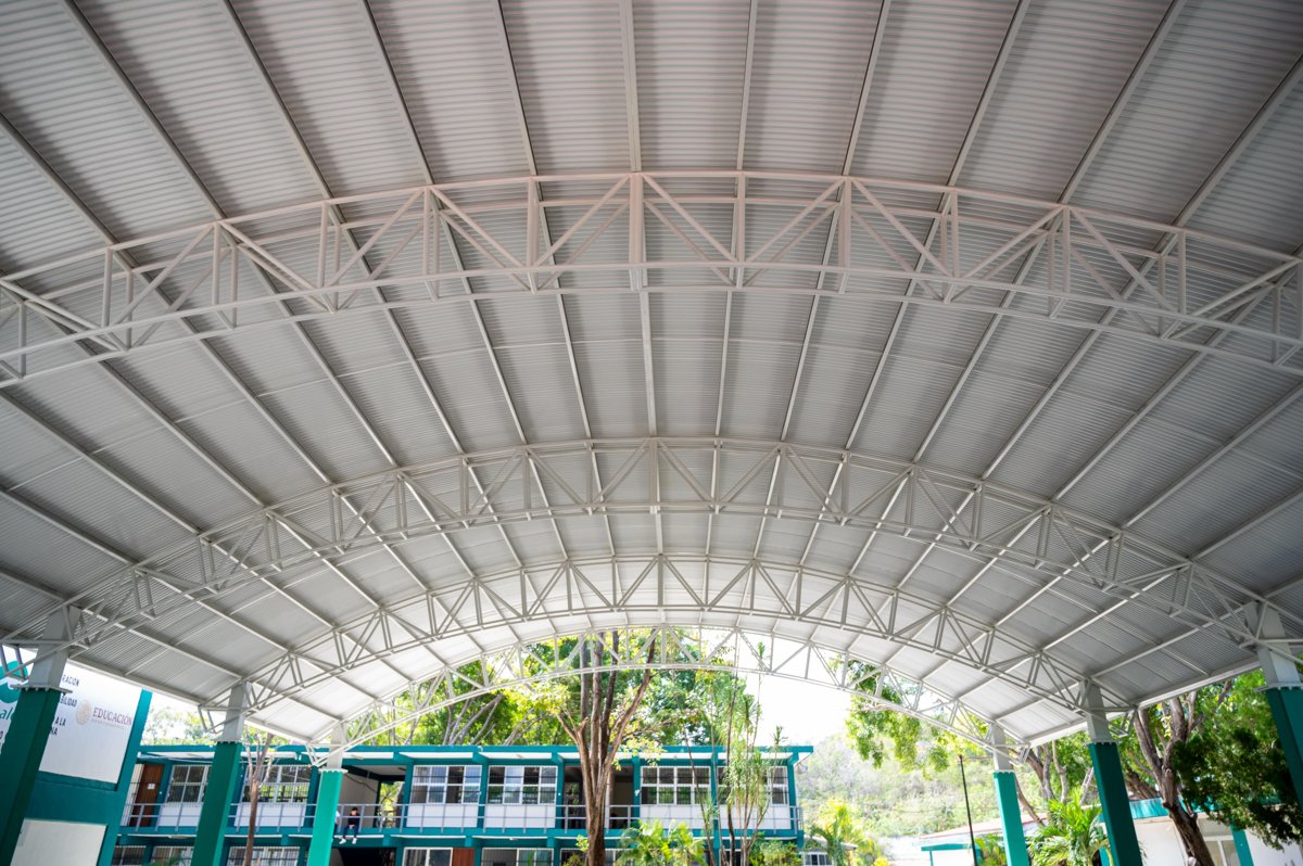 INVERSIÓN DE $4.7 MILLONES PARA EL CONALEP-CAMPECHE; LA GOBERNADORA LAYDA SANSORES SAN ROMÁN INAUGURÓ EL DOMO Y ENTREGÓ EQUIPOS DE CÓMPUTO