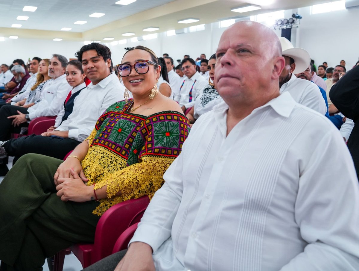LA GOBERNADORA LAYDA SANSORES SAN ROMÁN ATESTIGUÓ EL PRIMER INFORME DEL ALCALDE DE ESCÁRCEGA, JUAN CARLOS HERNÁNDEZ RATH