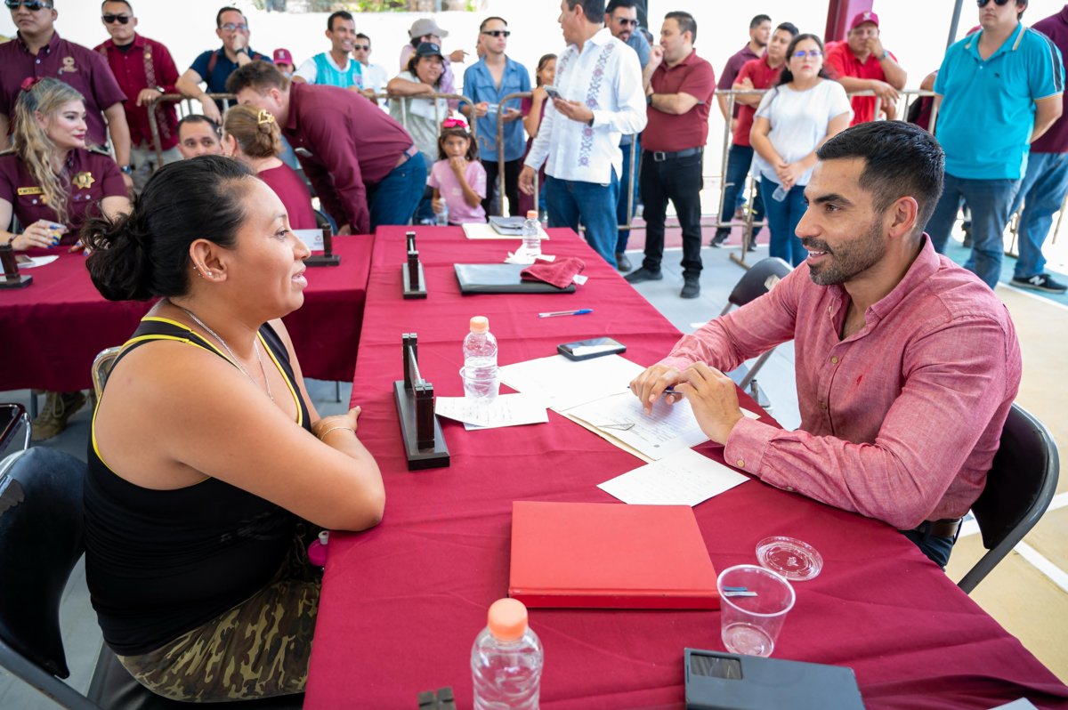 LA GOBERNADORA, LAYDA SANSORES SAN ROMÁN, PUSO EN MARCHA EL “MIÉRCOLES EN TERRITORIO” E INAUGURÓ LA NUEVA CANCHA TECHADA DE LA COLONIA TEPEYAC