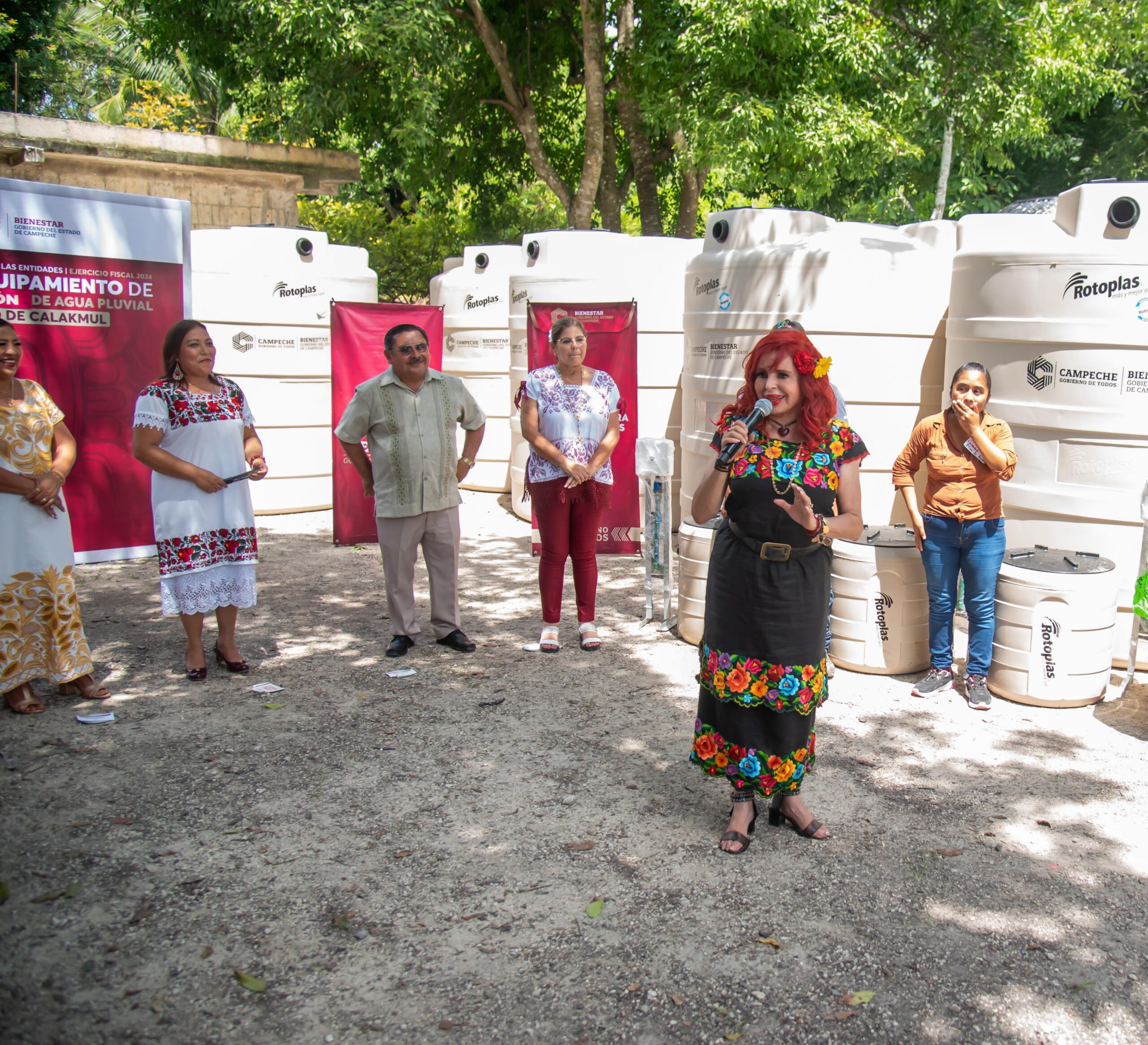 LA GOBERNADORA, LAYDA SANSORES SAN ROMÁN, ENTREGÓ EN CALAKMUL 134 SISTEMAS DE CAPTACIÓN DE AGUA CON INVERSIÓN DE $9.2 MILLONES