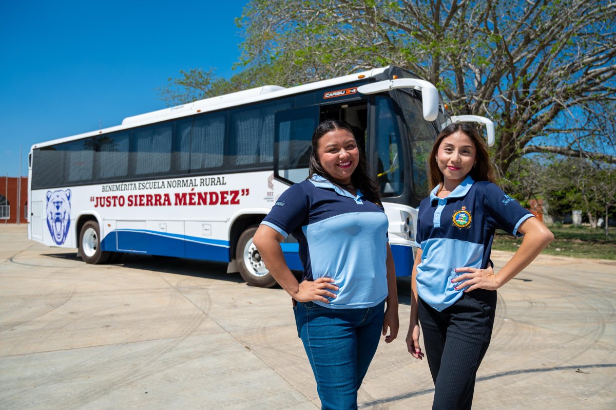 REAFIRMA LA GOBERNADORA, LAYDA SANSORES SAN ROMÁN, SU COMPROMISO CON LOS NORMALISTAS DE HECELCHAKÁN; ENTREGÓ AUTOBÚS Y OBRAS POR 11.1 MDP
