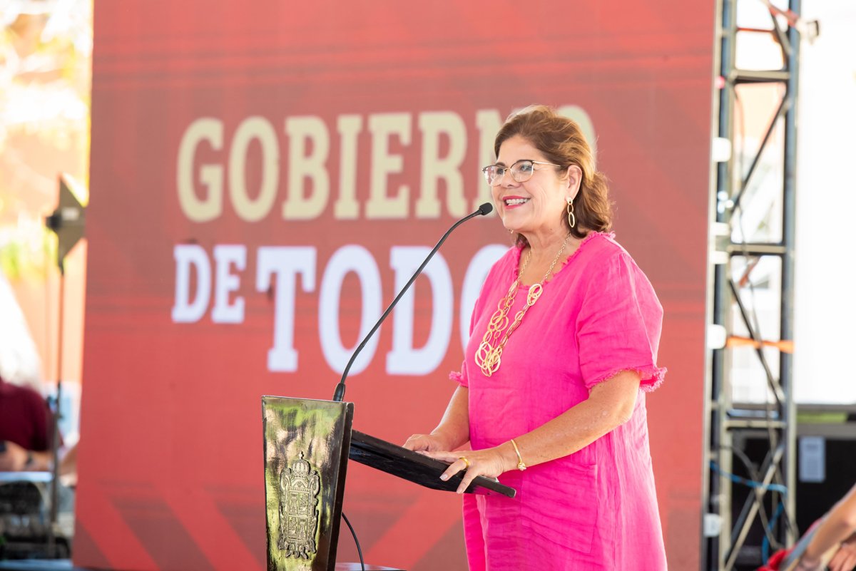 REAFIRMA LA GOBERNADORA, LAYDA SANSORES SAN ROMÁN, SU COMPROMISO CON LOS NORMALISTAS DE HECELCHAKÁN; ENTREGÓ AUTOBÚS Y OBRAS POR 11.1 MDP