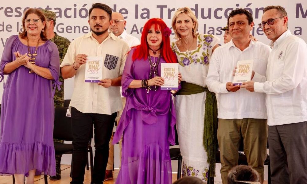 PRESENTAN ANTE LA GOBERNADORA LAYDA SANSORES SAN ROMÁN LA TRADUCCIÓN AL MAYA DE LA LEY GENERAL DE ACCESO DE LAS MUJERES A UNA VIDA LIBRE DE VIOLENCIA