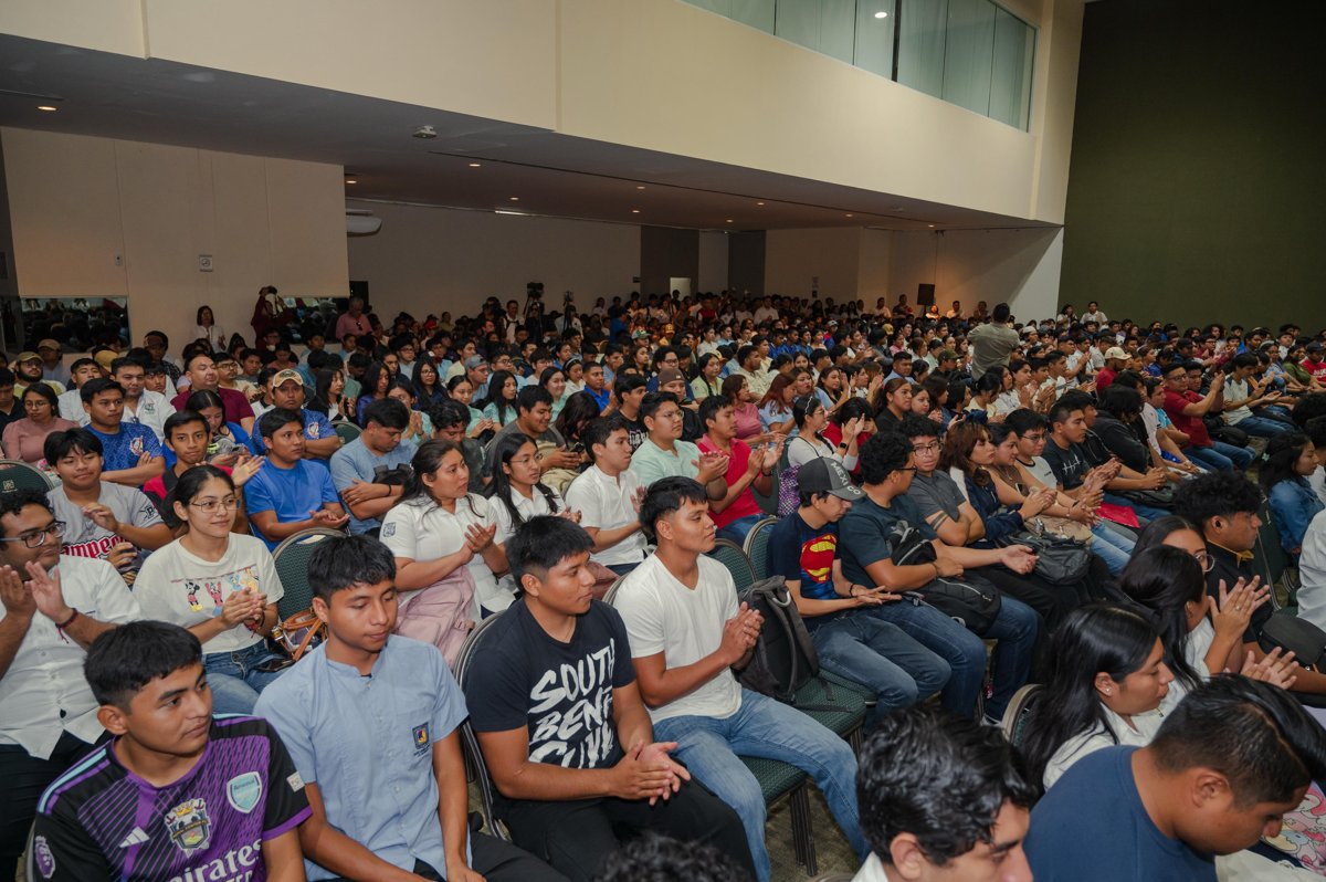LA GOBERNADORA, LAYDA SANSORES SAN ROMÁN, ENCABEZÓ LA ENTREGA DE 1,160 TARJETAS DEL PROGRAMA “JÓVENES ESCRIBIENDO EL FUTURO”