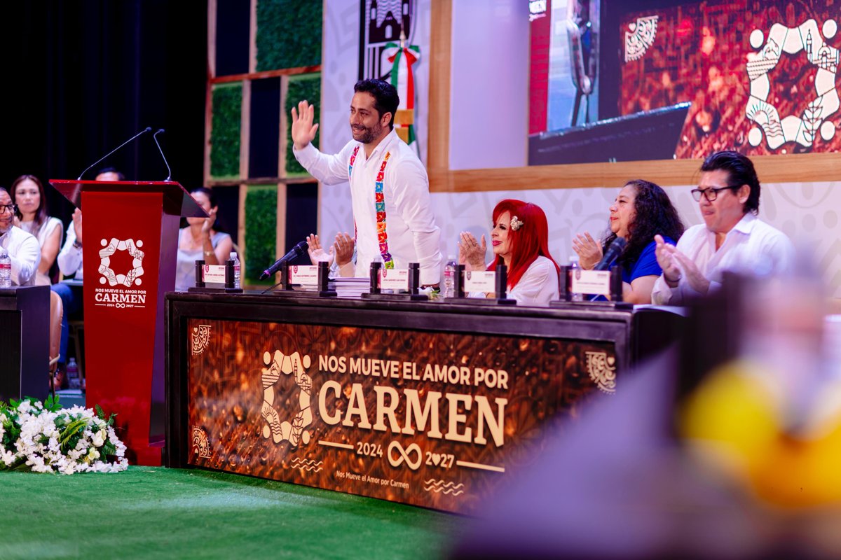 ANTE LA GOBERNADORA LAYDA SANSORES SAN ROMÁN, EL ALCALDE PABLO GUTIÉRREZ LAZARUS RINDIÓ SU PRIMER INFORME A LA COMUNIDAD CARMELITA