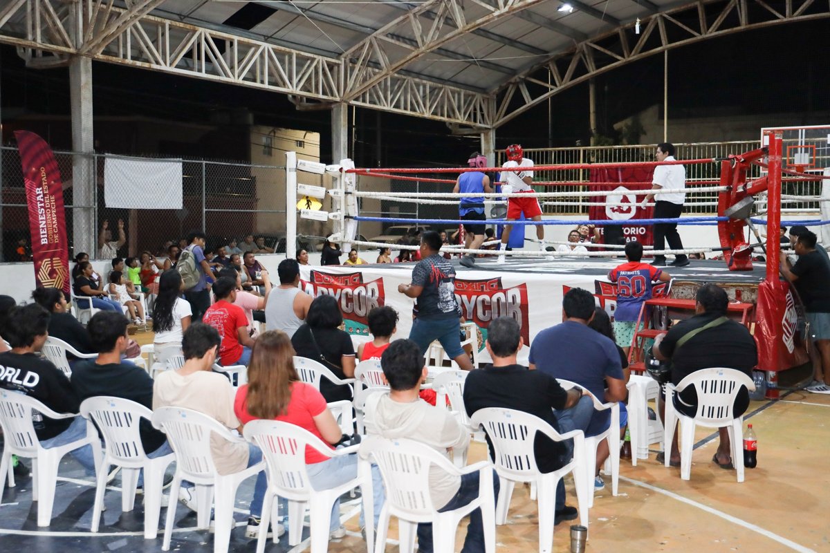 FAMILIAS DE 4 CAMINOS DISFRUTAN DE UN EMOCIONANTE ESPECTÁCULO DE BOX