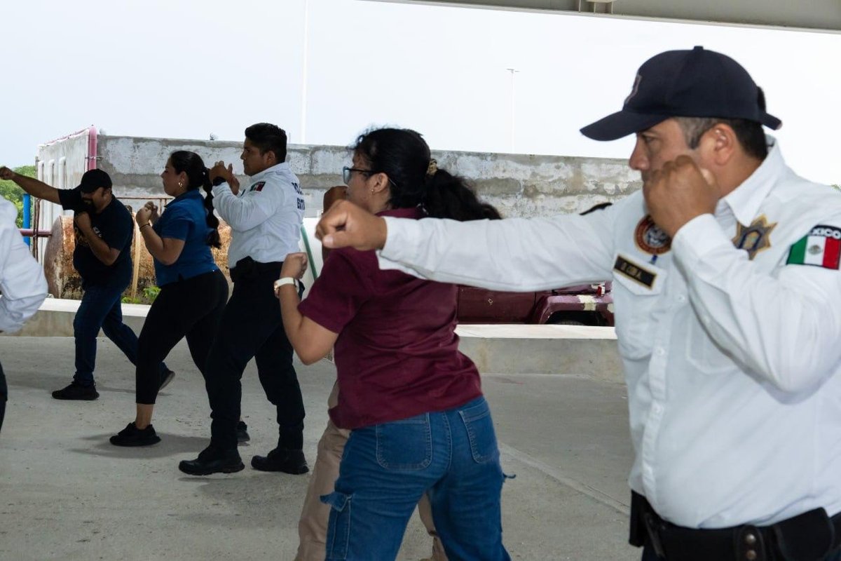 IMPARTEN CLASE DE BOXEO EN LA SPSC