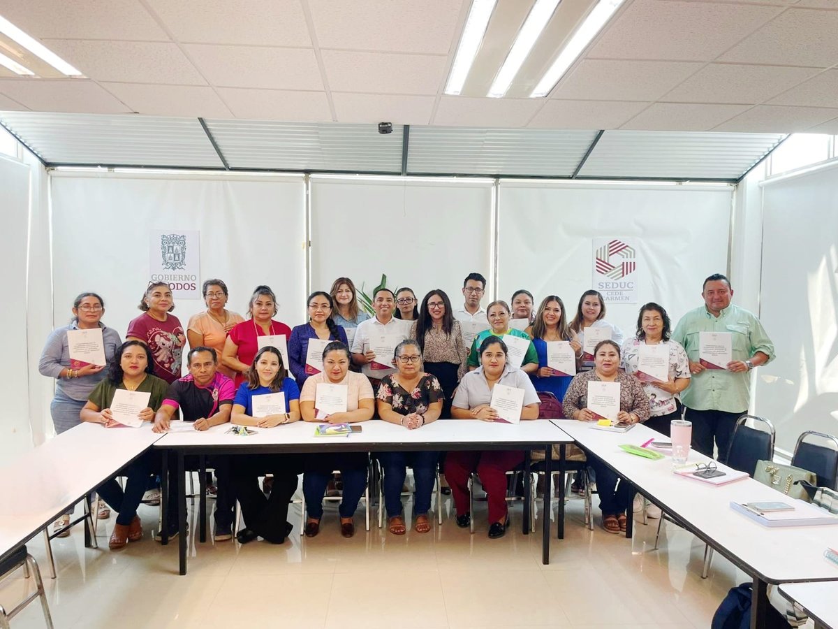 SUPERVISORES REFUERZAN CONOCIMIENTOS SOBRE ATENCIÓN A ALUMNOS SOBRESALIENTES