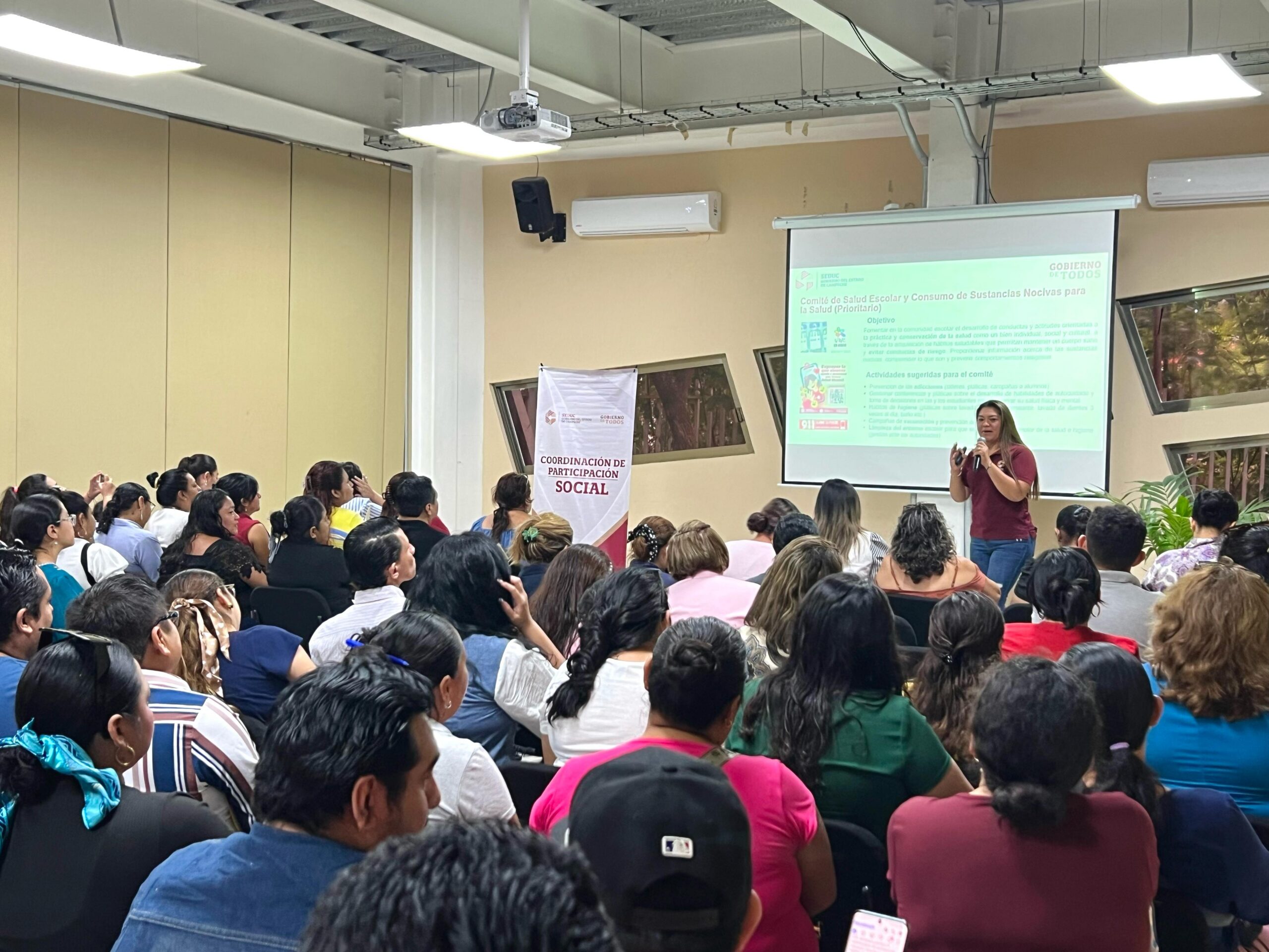 CAPACITAN A CONSEJOS DE PARTICIPACIÓN ESCOLAR DEL MUNICIPIO DE CAMPECHE