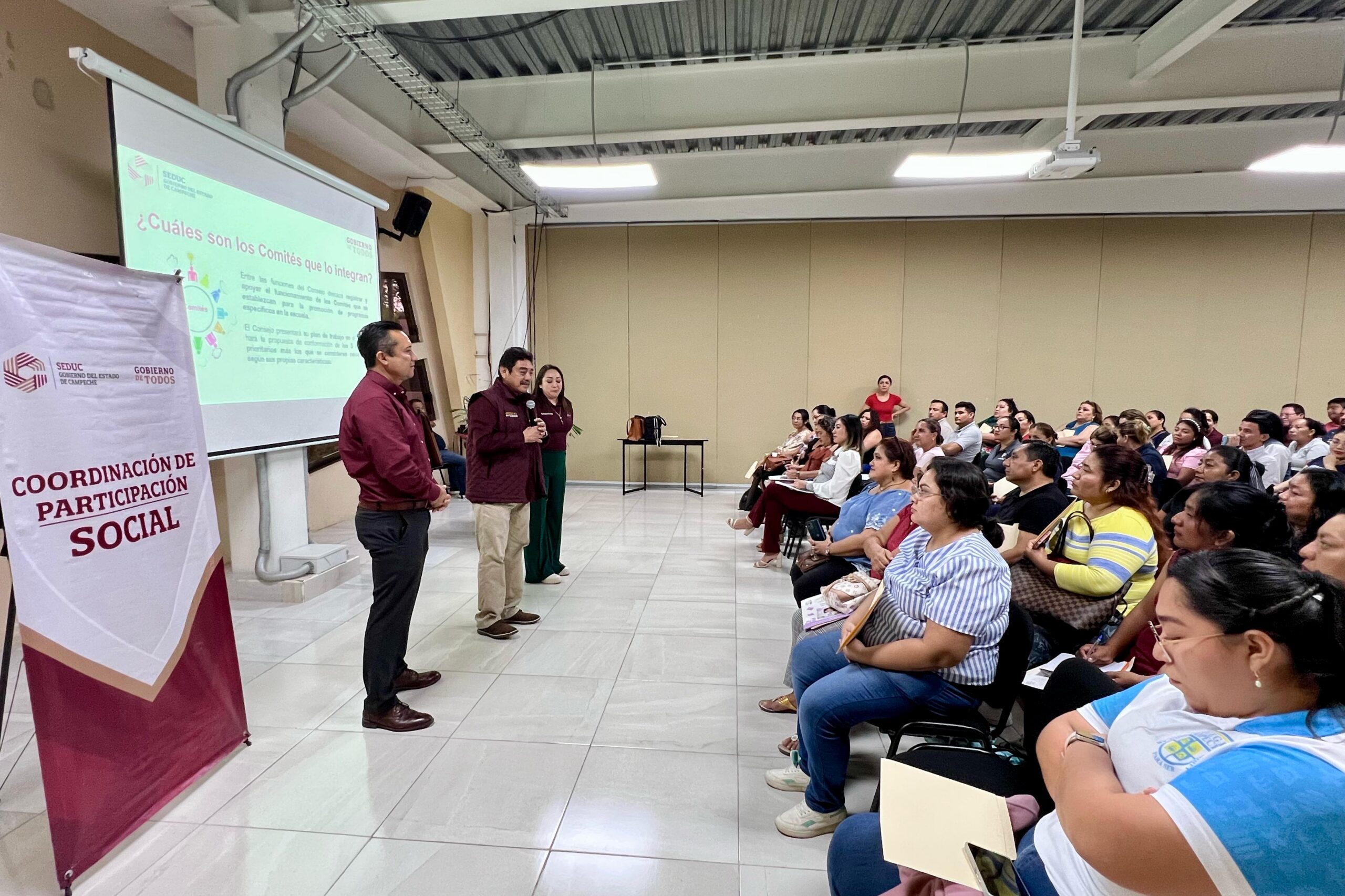 CAPACITAN A CONSEJOS DE PARTICIPACIÓN ESCOLAR DEL MUNICIPIO DE CAMPECHE