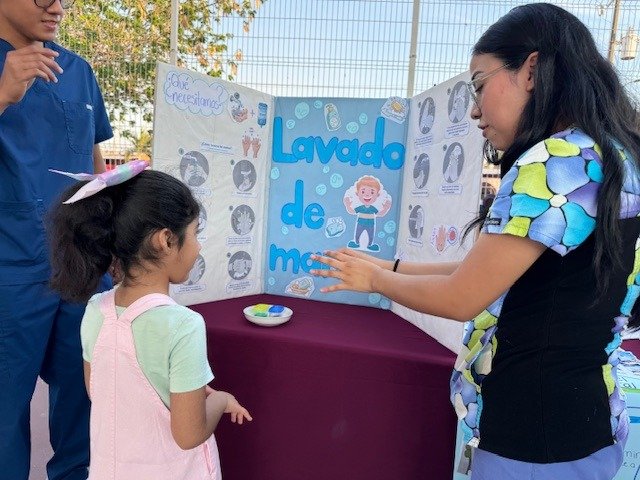 ATIENDEN A POBLACIÓN INFANTIL DE CARMEN CON SALUD EN TU BARRIO
