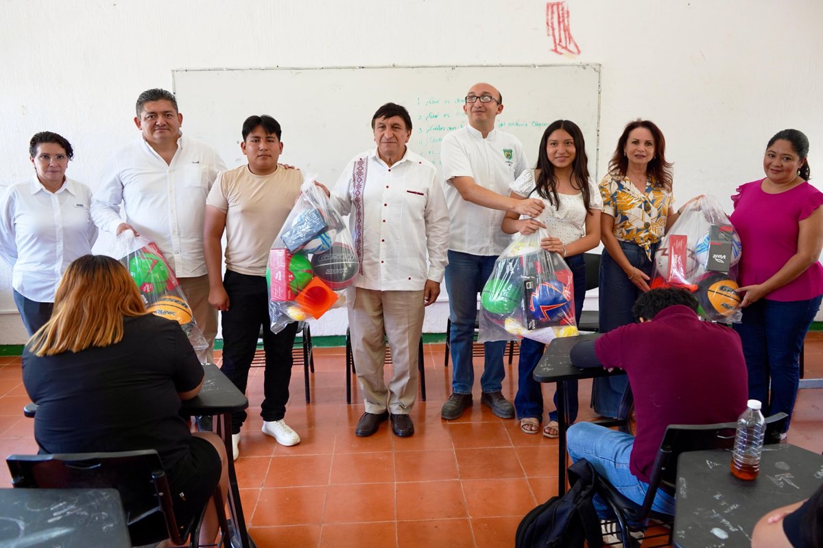 RECORRE SECRETARIO DE EDUCACIÓN, VÍCTOR MANUEL SARMIENTO MALDONADO, EL CBTA NÚMERO 15
