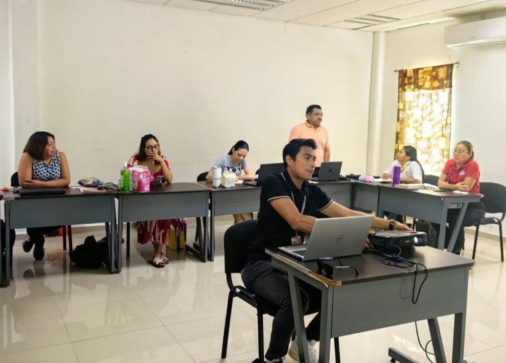 PREPARA EL CEMER A DIRECTORES DE ESCUELAS PARA PREVENIR ENFERMEDAD DE MANO, PIE Y BOCA