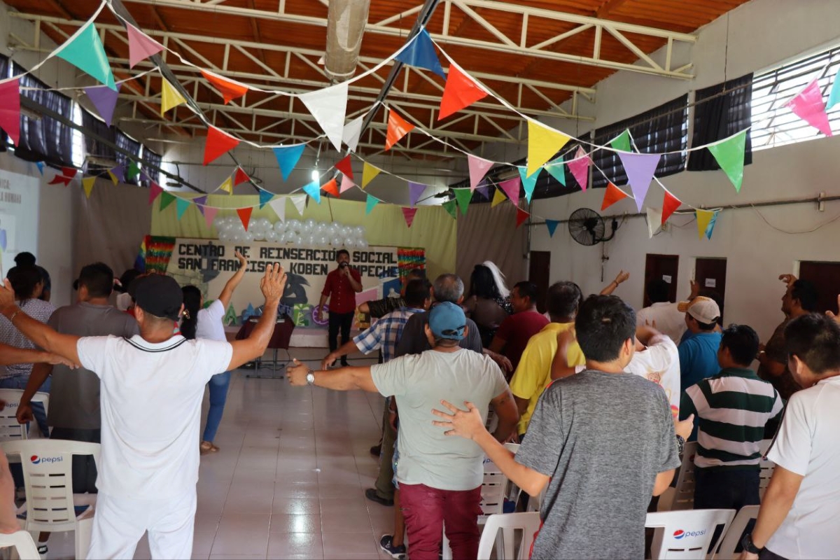 INCLUSIÓN Y DIGNIDAD: JORNADA LGBTTTIQ+ EN EL CENTRO DE REINSERCIÓN SOCIAL DE KOBÉN