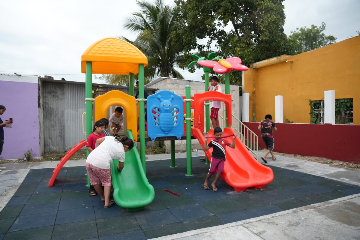 COMUNIDADES EN TRANSFORMACIÓN MEJORA PARQUE INFANTIL EN CHAMPOTÓN
