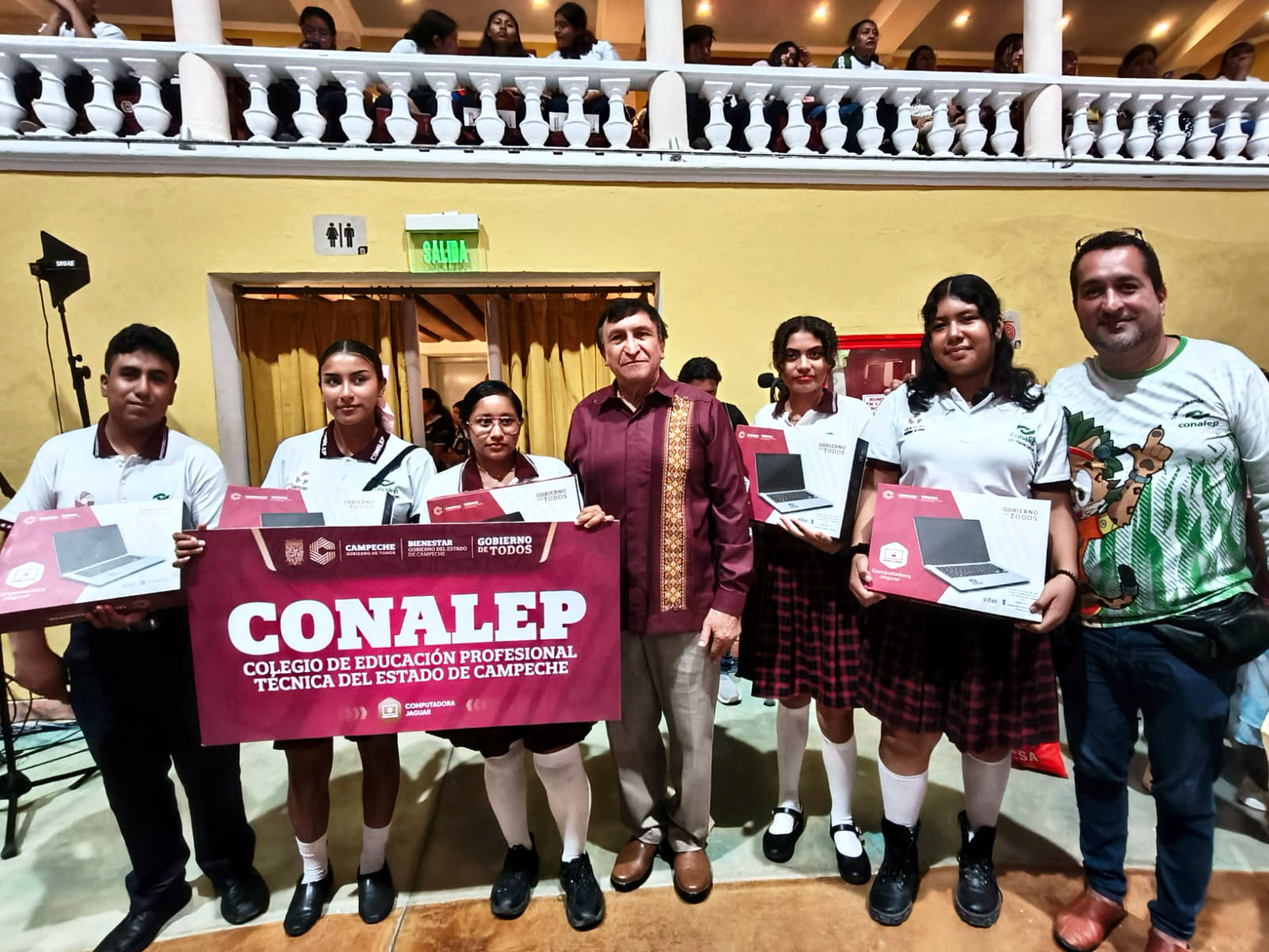ENTREGA DE COMPUTADORAS JAGUAR A ALUMNOS DE LOS DIVERSOS PLANTELES DEL CONALEP