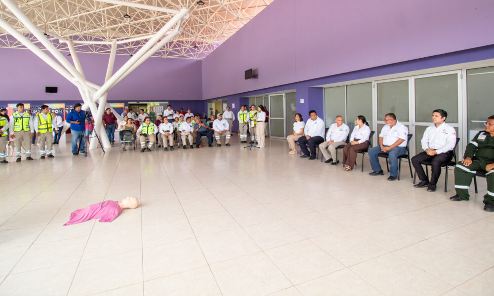 EGRESAN 14 TÉCNICOS PARÁMEDICOS