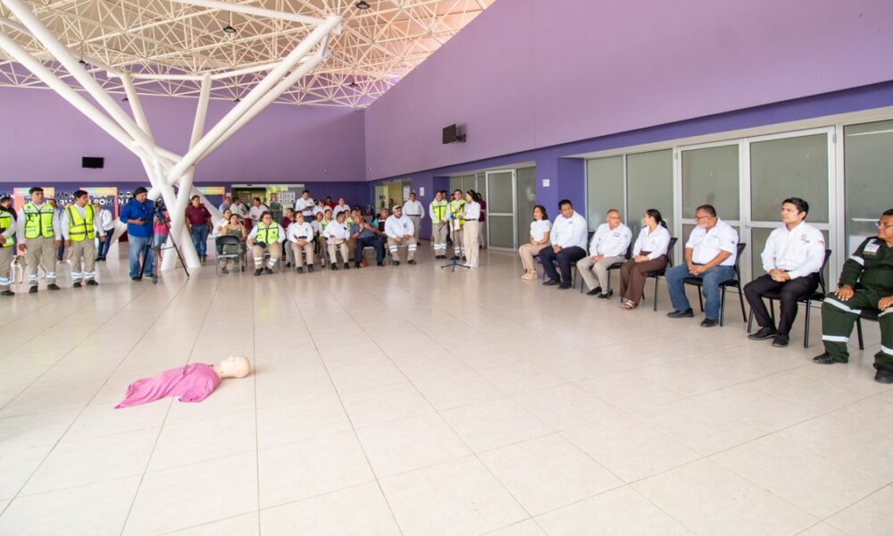 EGRESAN 14 TÉCNICOS PARÁMEDICOS