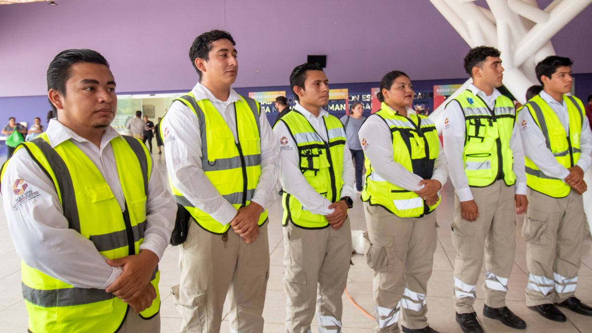 EGRESAN 14 TÉCNICOS PARÁMEDICOS