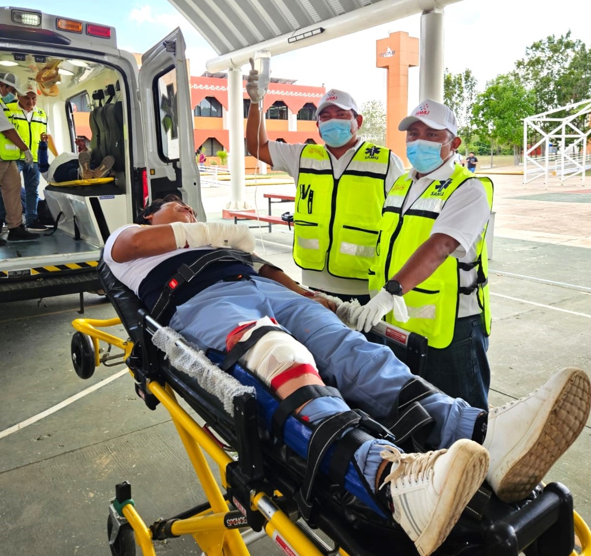 CAPACITAN A OPERADORES DE AMBULANCIAS COMO PRIMEROS RESPONDIENTES