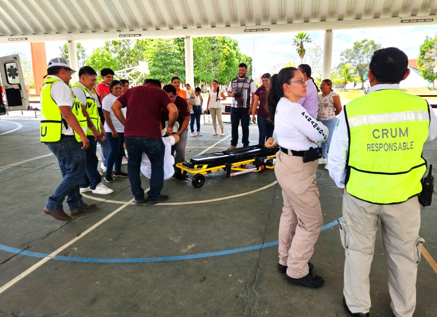CAPACITAN A OPERADORES DE AMBULANCIAS COMO PRIMEROS RESPONDIENTES