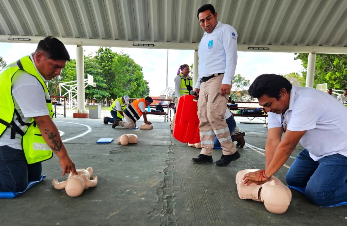 CAPACITAN A OPERADORES DE AMBULANCIAS COMO PRIMEROS RESPONDIENTES