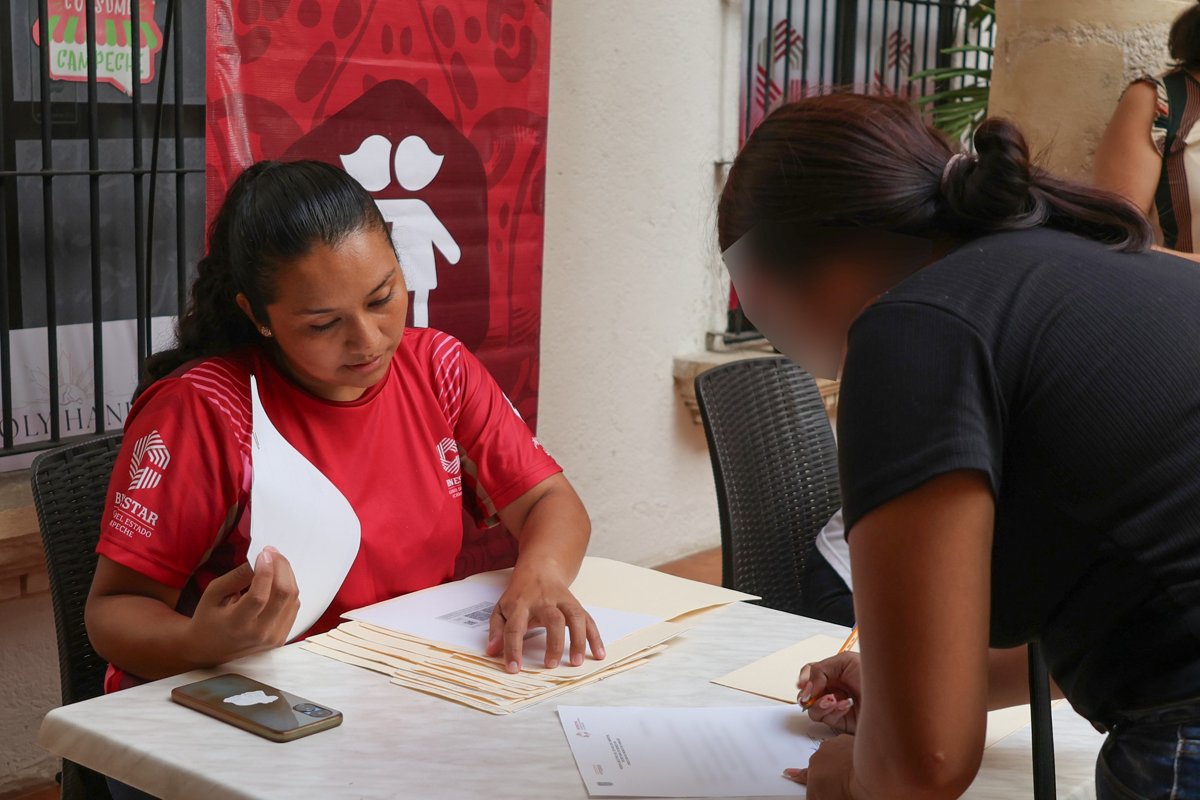 BIENESTAR ENTREGA APOYOS DEL PROGRAMA ¡NO ESTÁS SOLA! Y VALES PARA CAPACITACIÓN A MUJERES EN CAMPECHE