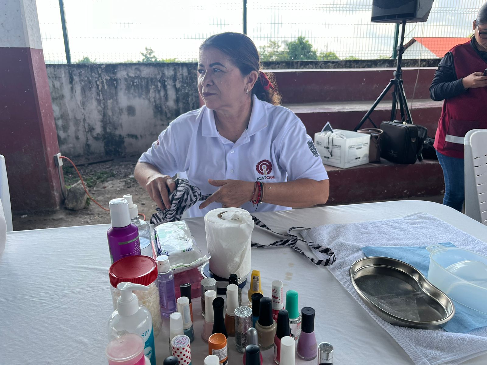 CENTENARIO SE BENEFICIA DE SERVICIOS COMUNITARIOS QUE BRINDA EL ICAT 03 EN CARAVANA DE SERVICIOS DEL H. AYUNTAMIENTO DE ESCÁRCEGA