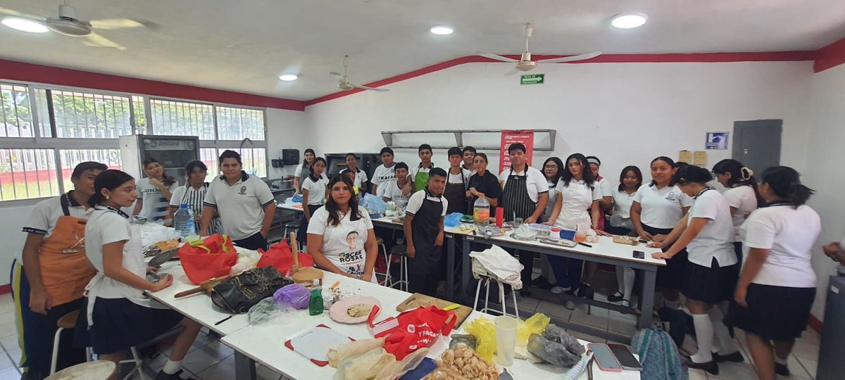 "ICAT Y CECATI 50 OFRECEN CLASE MUESTRA DE GASTRONOMÍA A PREPARATORIANOS"