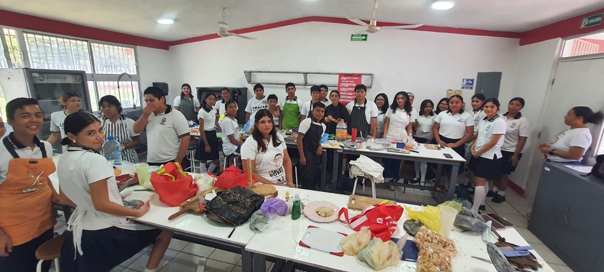 "ICAT Y CECATI 50 OFRECEN CLASE MUESTRA DE GASTRONOMÍA A PREPARATORIANOS"