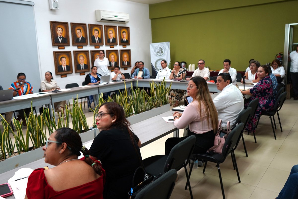 PARTICIPAN TITULARES DEL INDAJUCAM EN LA SESIÓN DE LA COMISIÓN CONSOLIDADORA DEL SISTEMA DE JUSTICIA PENAL DEL ESTADO DE CAMPECHE