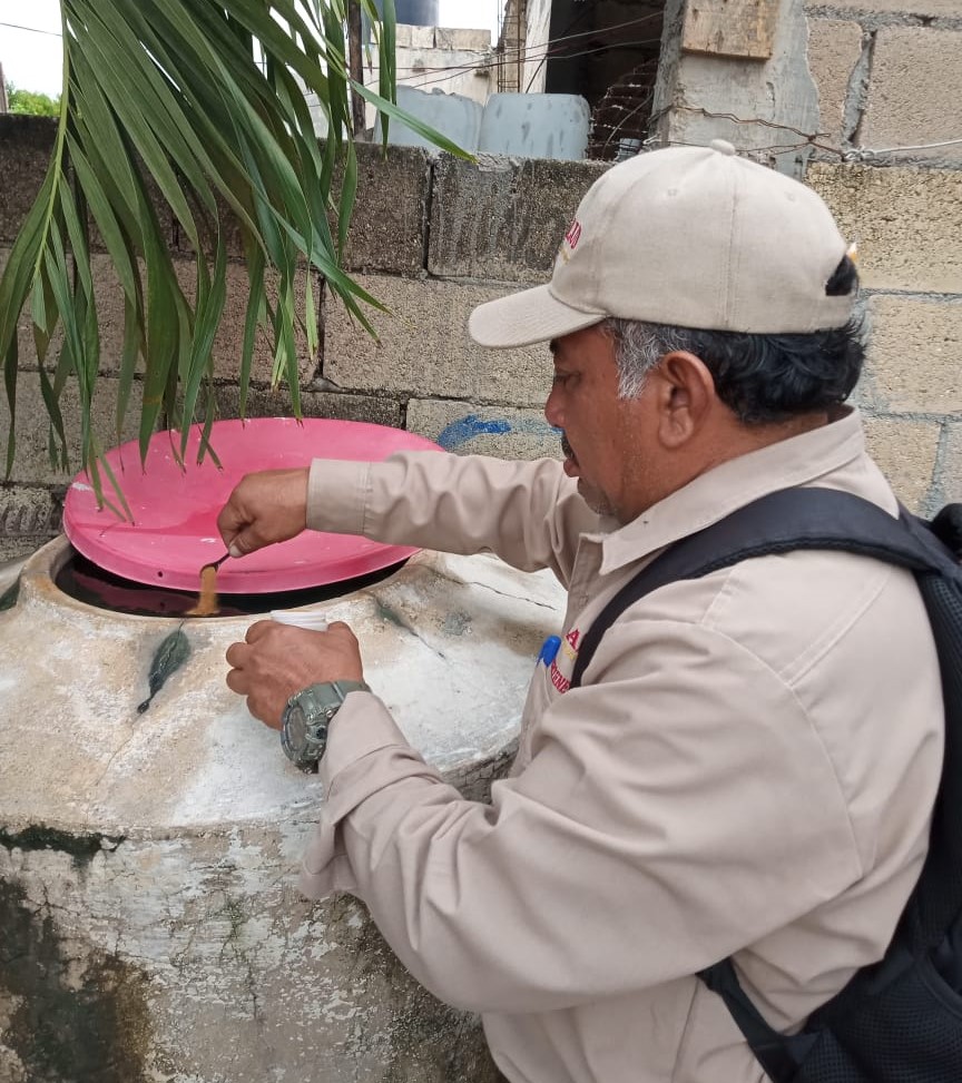 CONTINÚAN RECORRIDOS CASA POR CASA PARA REFORZAR ACCIONES DE CONTROL LARVARIO