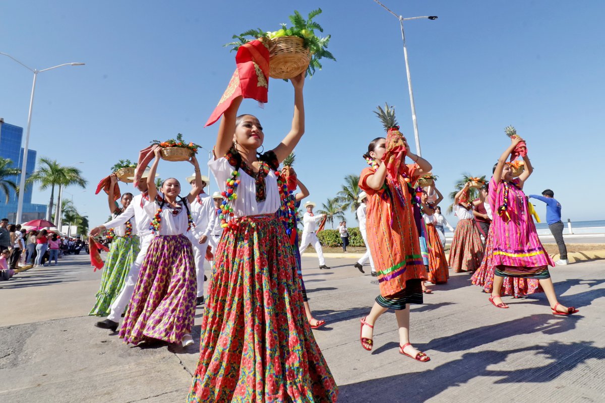 CECYTEC SE SUMA CON FERVOR CÍVICO AL DESFILE POR LA REVOLUCIÓN MEXICANA