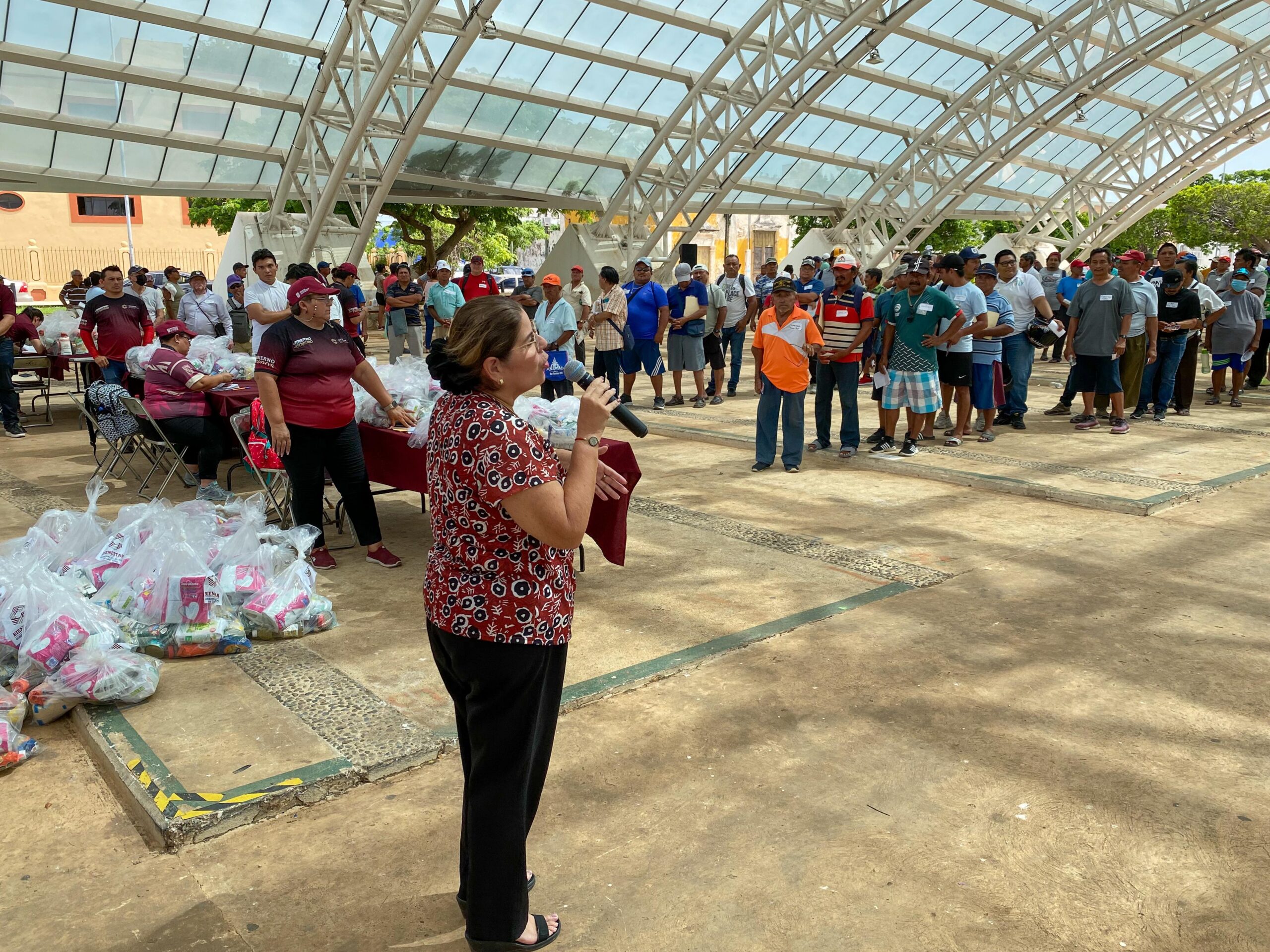 PESCADORES DE CAMPECHE RECIBEN APOYOS