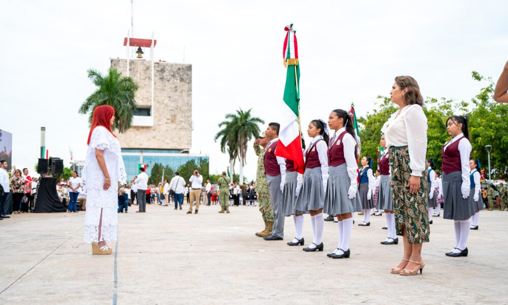 LAYDA SANSORES ENCABEZA CELEBRACIÓN DEL DÍA DE LA BANDERA